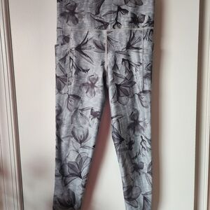 Athleta Salutation Stash Leggings XS Lyra Garden Floral Clean Girl Yoga Athleisu